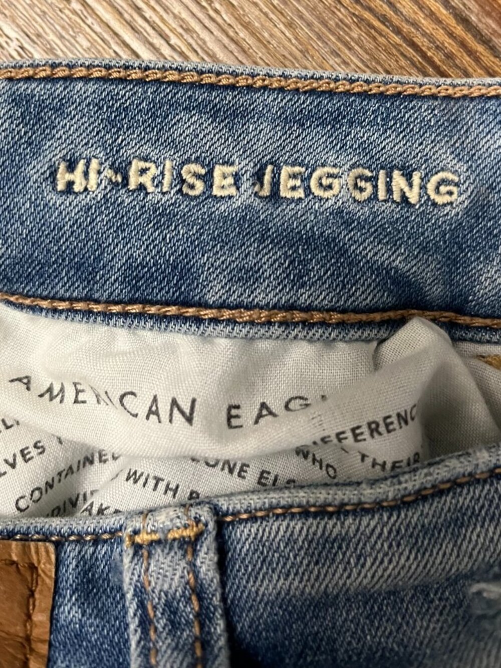 American Eagle Distressed Jeggings -Women Size 10 Short(30x27) - Hi Rise Waist - Picture 3 of 5